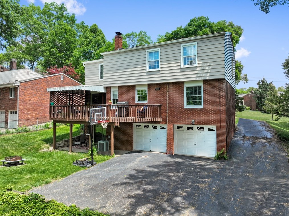 161 Sun Rdg Dr, Pittsburgh PA  15234 exterior