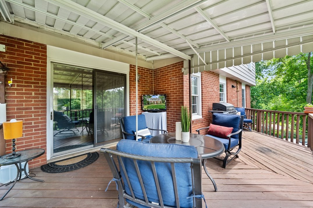 161 Sun Rdg Dr, Pittsburgh PA  15234 exterior