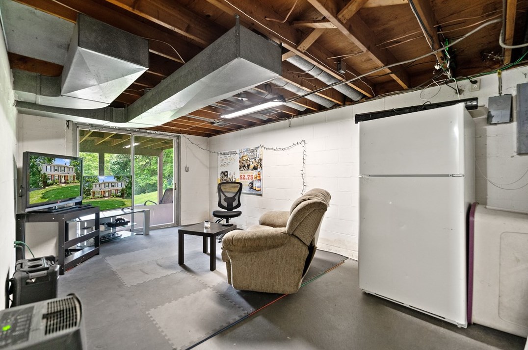 161 Sun Rdg Dr, Pittsburgh PA  15234 exterior