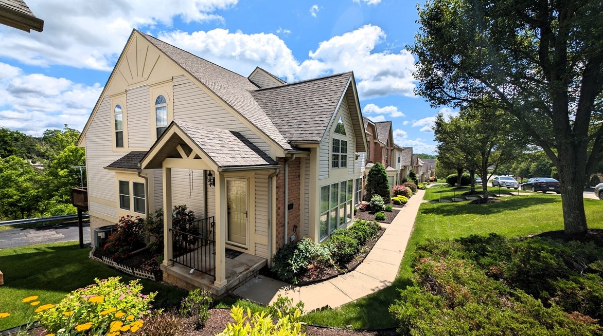 901 Berrington Ct, Bethel Park PA  15102-3138 exterior