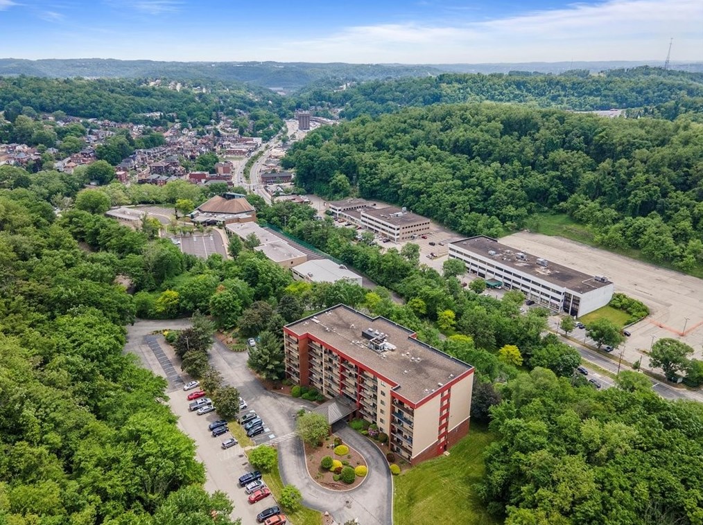 1987 Centurion Dr, Pittsburgh PA  15221-4640 exterior