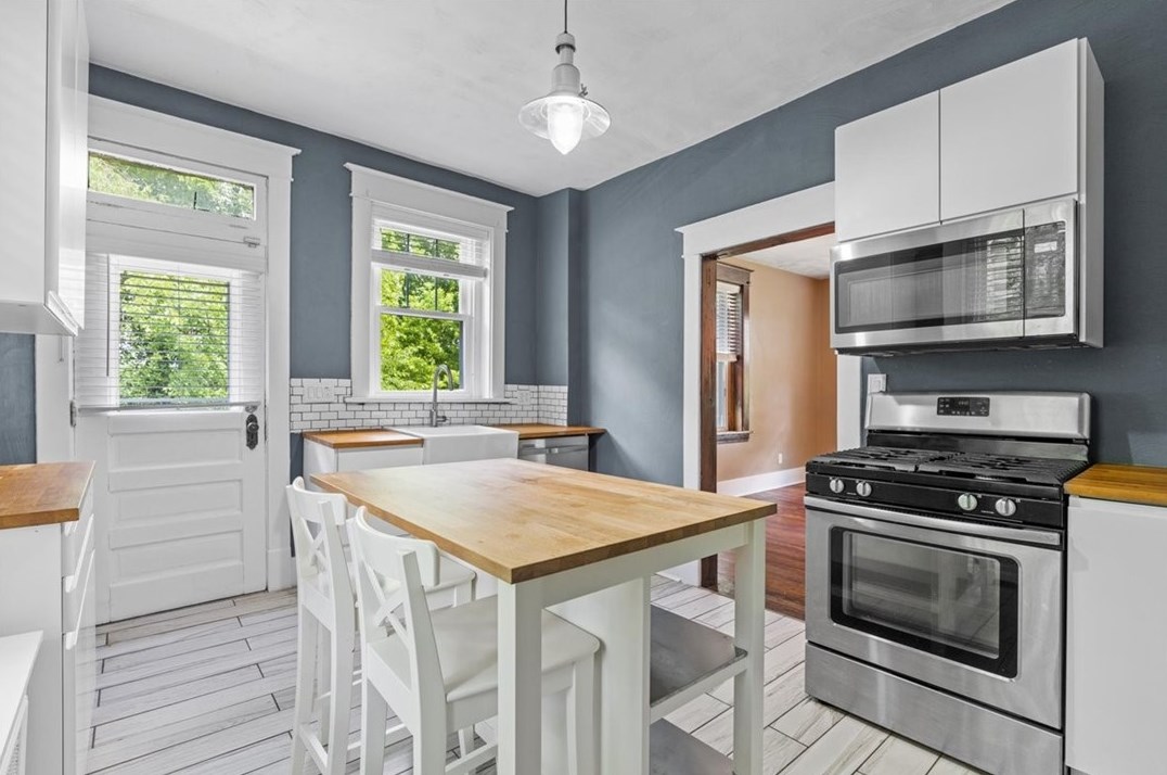 4354 Armorhill Ave, Whitaker PA  15120-1203 exterior