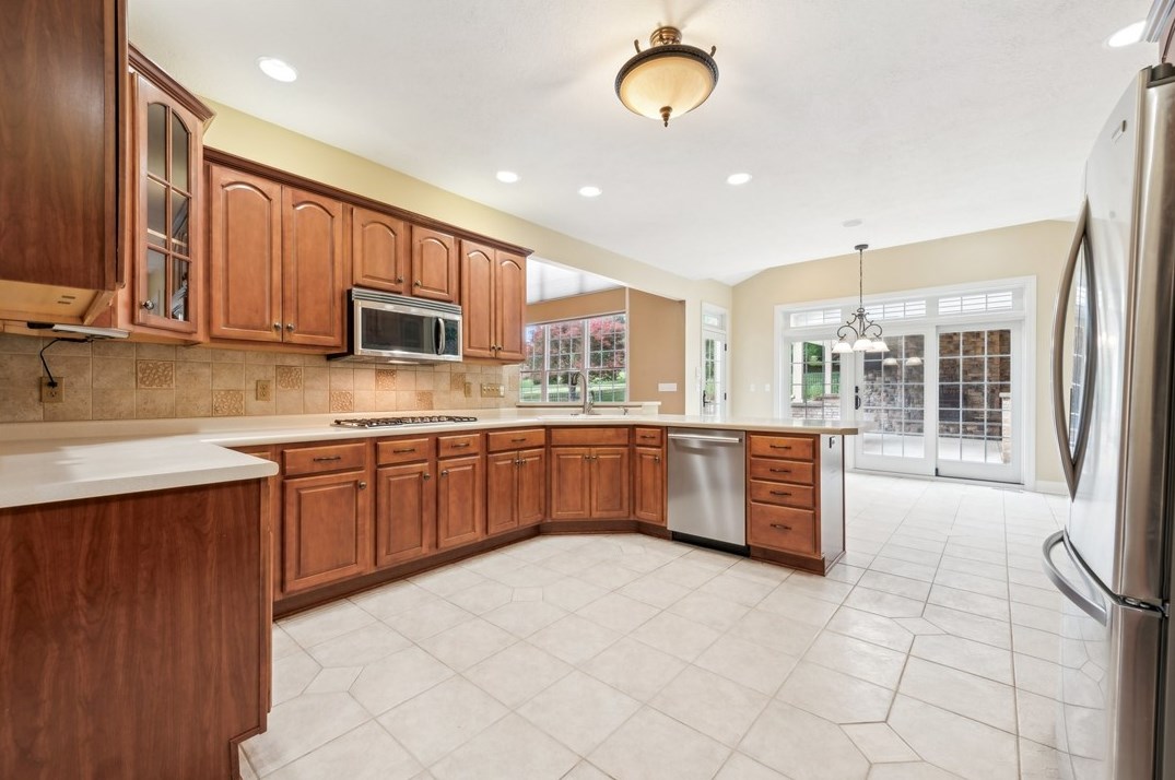 275 Saunders Station Rd, Trafford, PA 15085