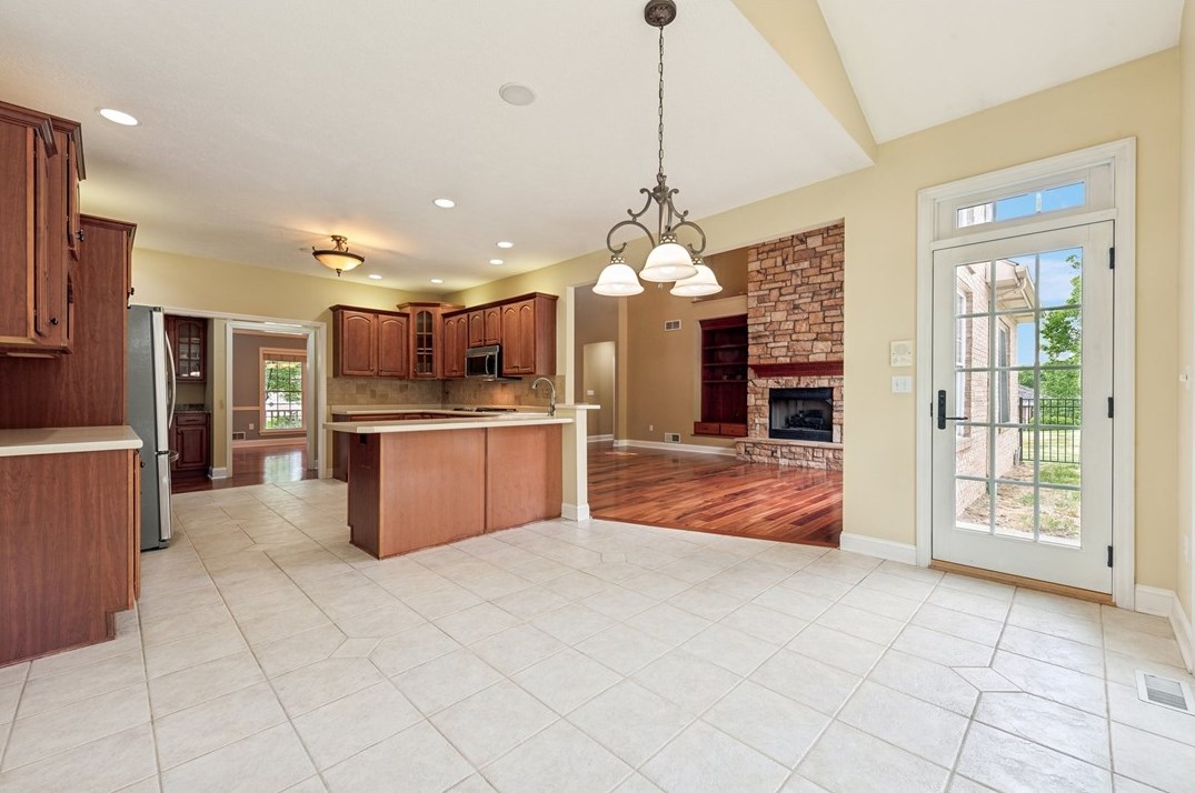 275 Saunders Station Rd, Trafford, PA 15085