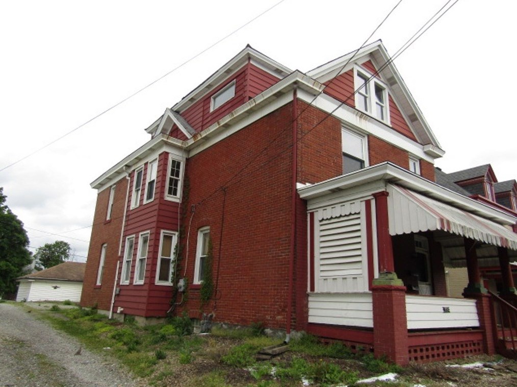 309 N 1st St, Jeannette, PA 15644