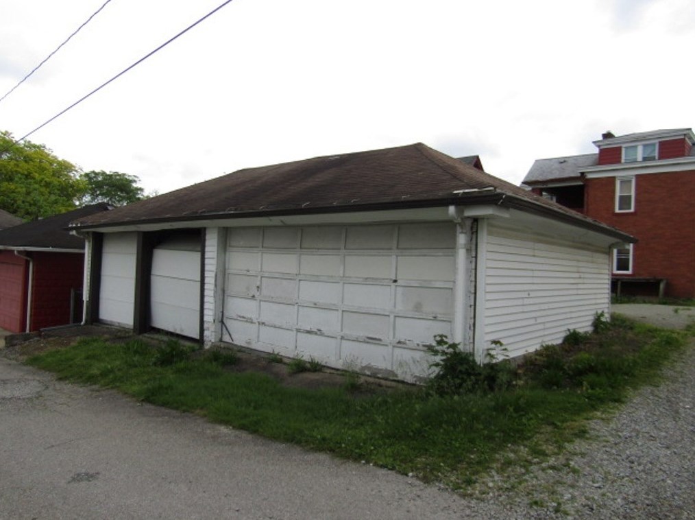 309 N 1st St, Jeannette, PA 15644