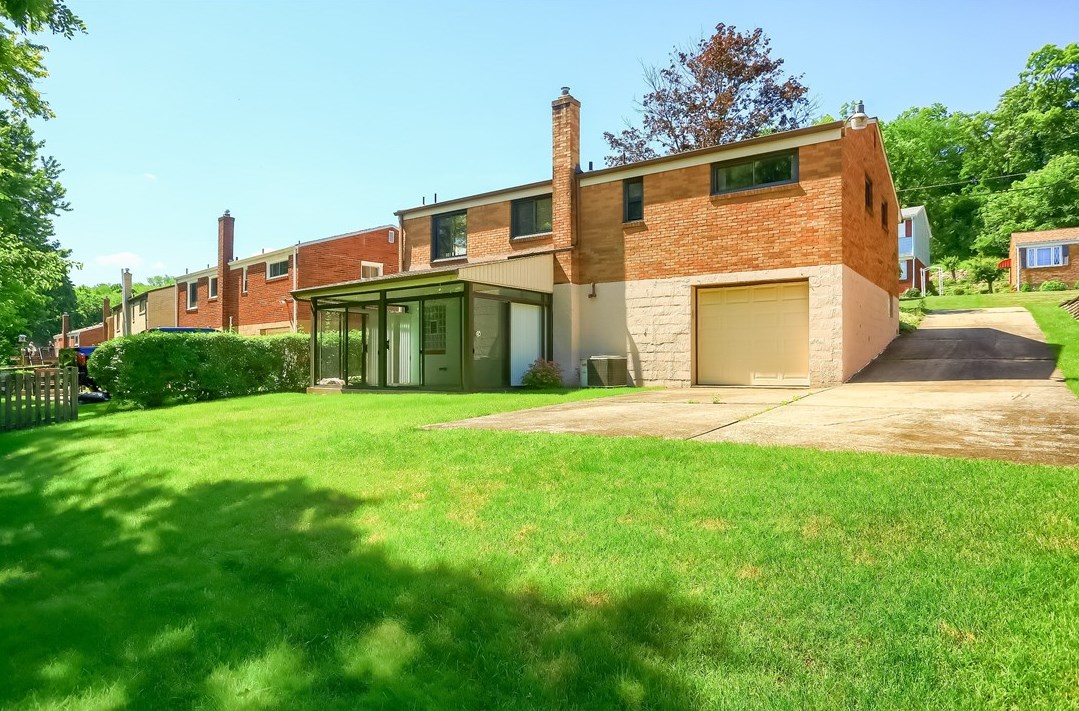 3631 Wallace Dr, Pittsburgh PA 15227-4265 exterior