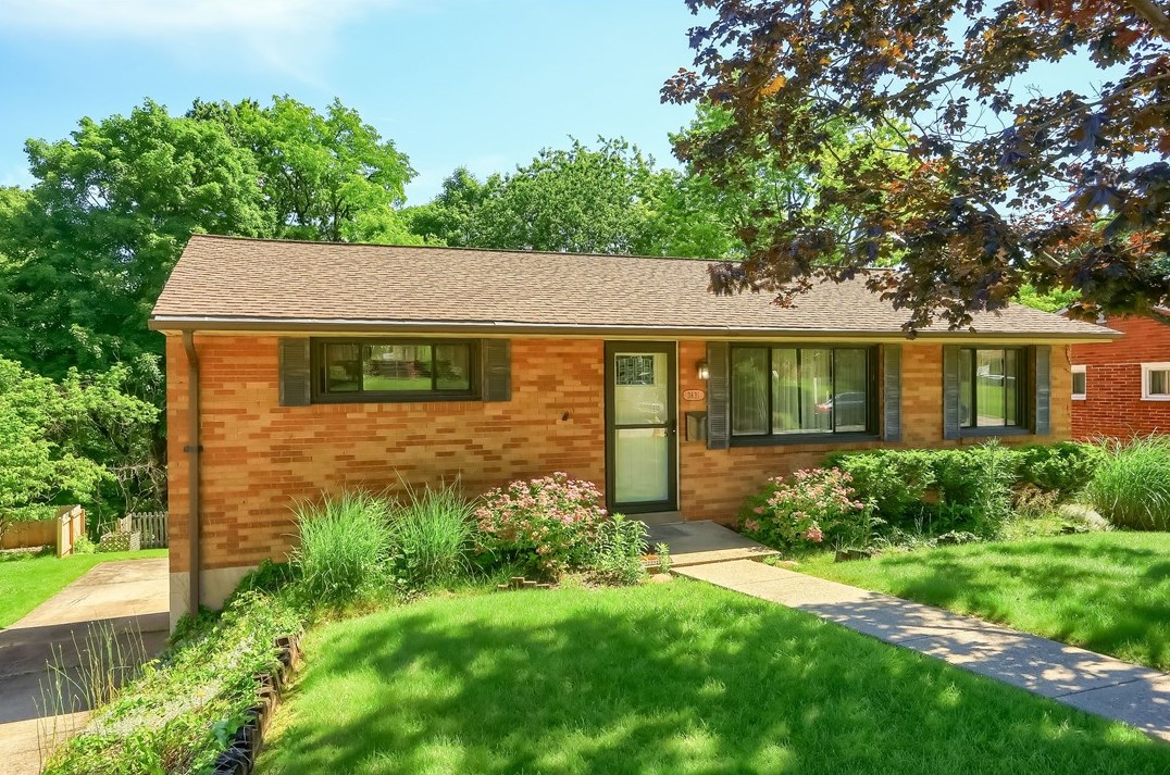 3631 Wallace Dr, Pittsburgh PA 15227-4265 exterior