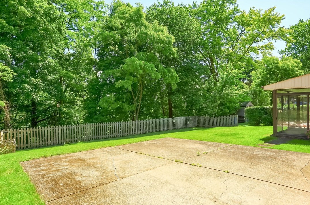 3631 Wallace Dr, Pittsburgh PA 15227-4265 exterior