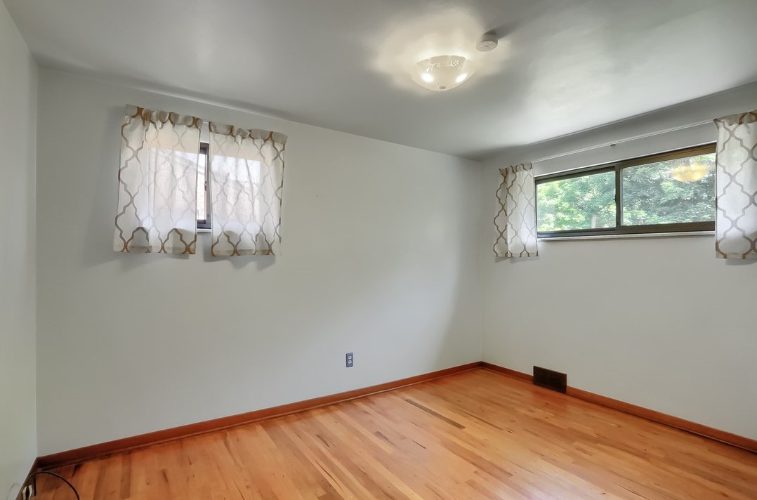 3631 Wallace Dr, Pittsburgh PA 15227-4265 exterior