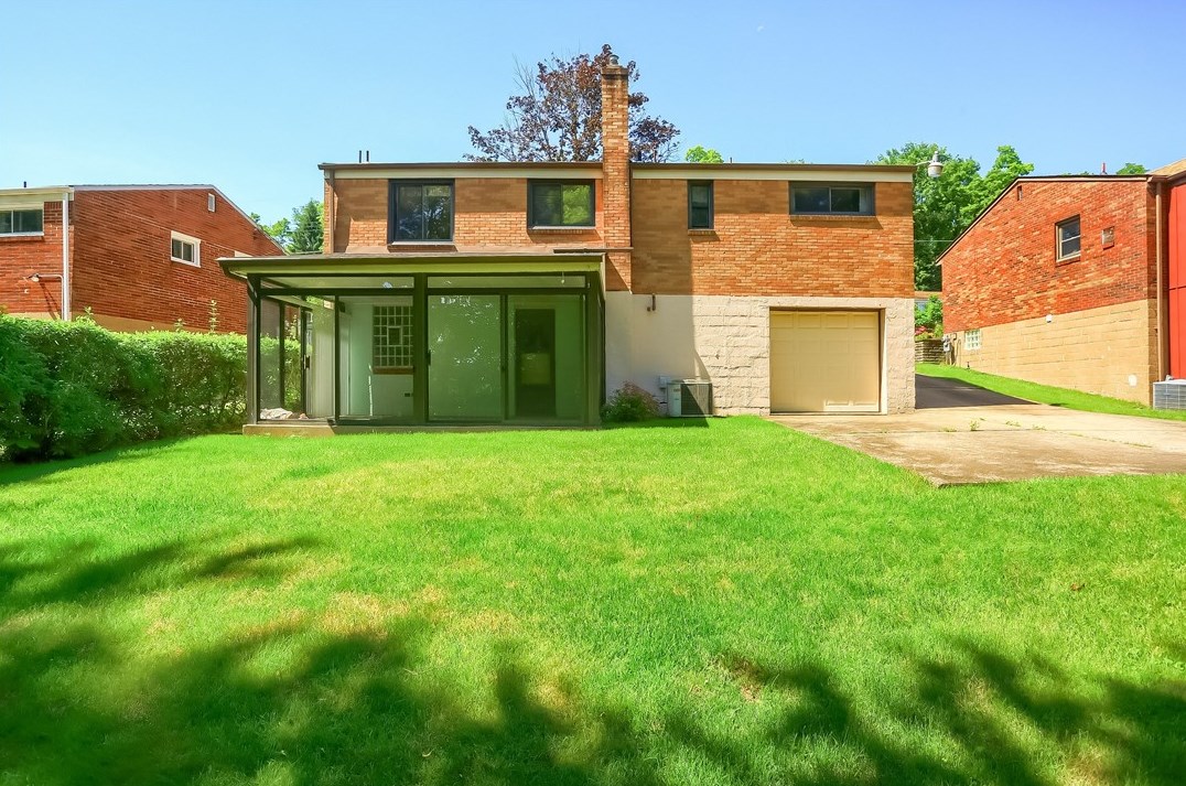 3631 Wallace Dr, Pittsburgh PA 15227-4265 exterior