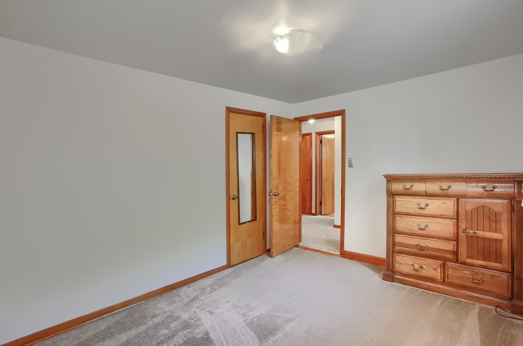 3631 Wallace Dr, Pittsburgh PA 15227-4265 exterior