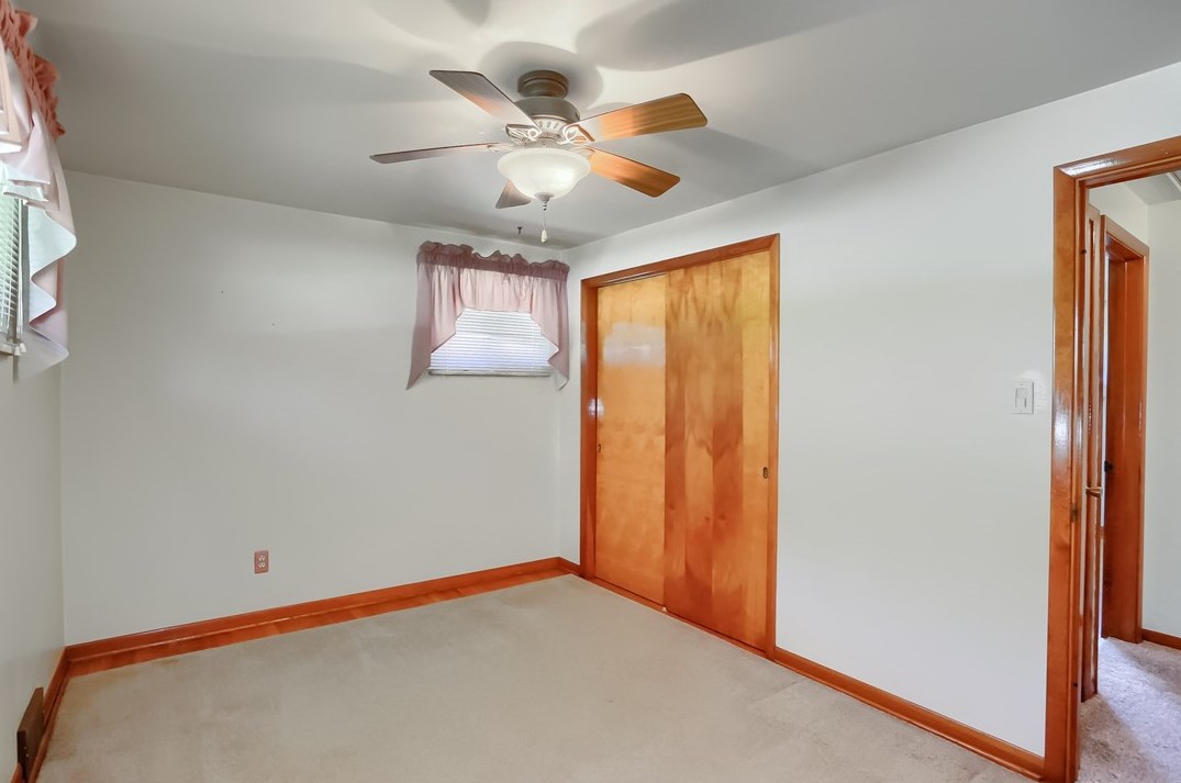 3631 Wallace Dr, Pittsburgh PA 15227-4265 exterior