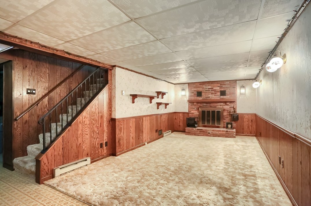 3631 Wallace Dr, Pittsburgh PA 15227-4265 exterior