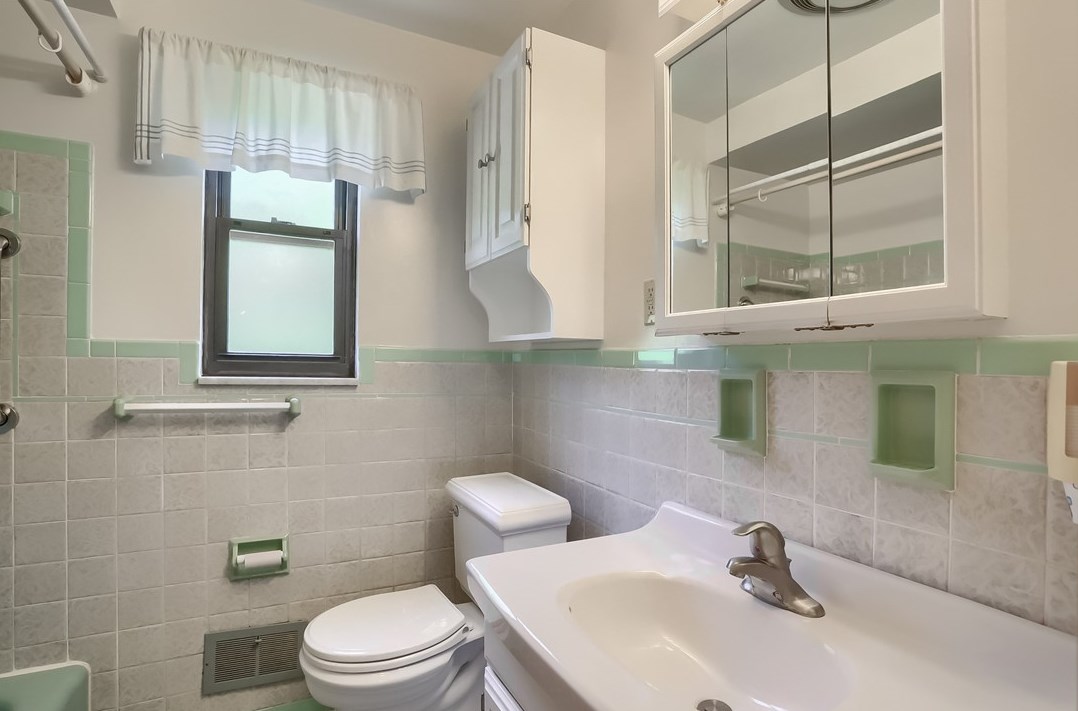 3631 Wallace Dr, Pittsburgh PA 15227-4265 exterior