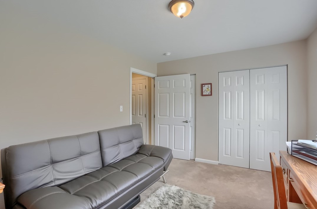 493 Stone Cliff Ln, Butler PA 16001-7302 exterior