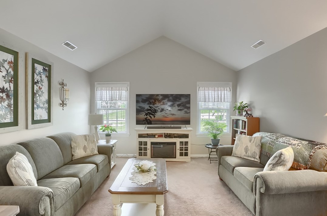 493 Stone Cliff Ln, Butler PA 16001-7302 exterior