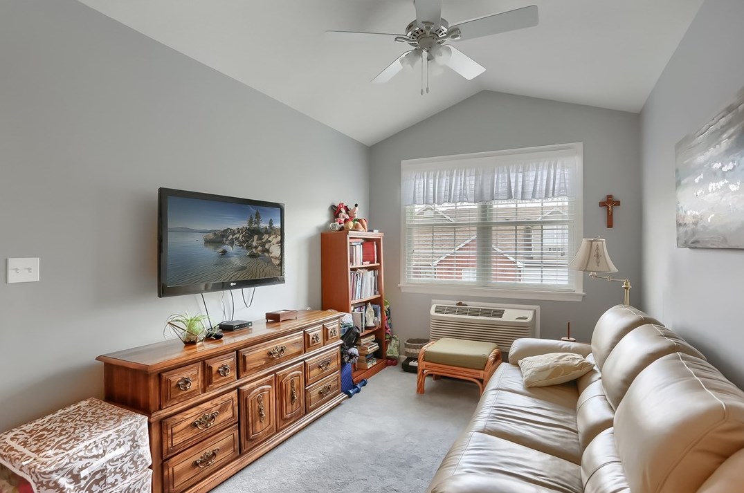 493 Stone Cliff Ln, Butler PA 16001-7302 exterior