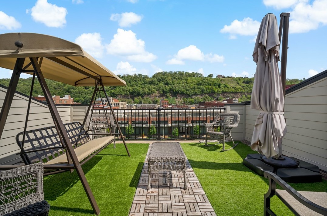 1916 Waterfront Pl, Pittsburgh PA 15222-4214 exterior