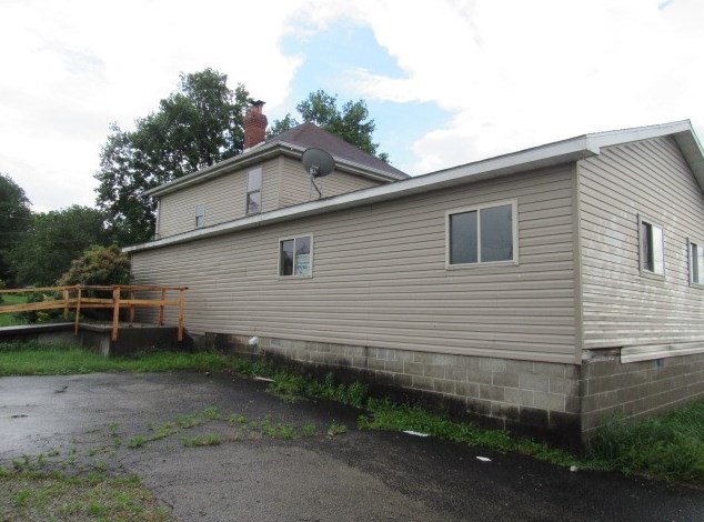 1435 Connellsville Rd, Lemont Frnce, PA 15456