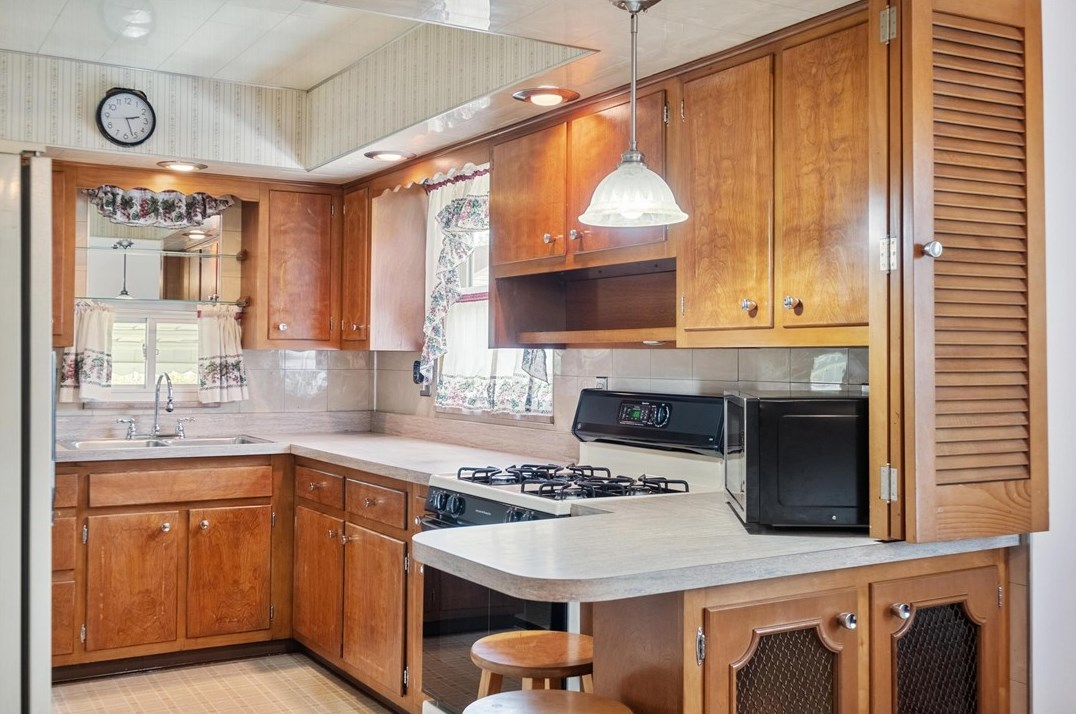 704 Louann St, Pittsburgh PA  15223-1024 exterior