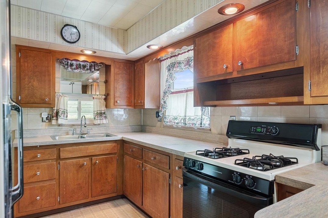 704 Louann St, Pittsburgh PA  15223-1024 exterior