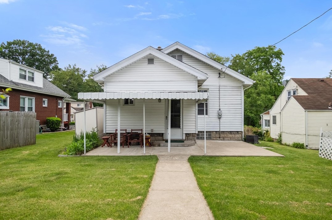 704 Louann St, Pittsburgh PA  15223-1024 exterior