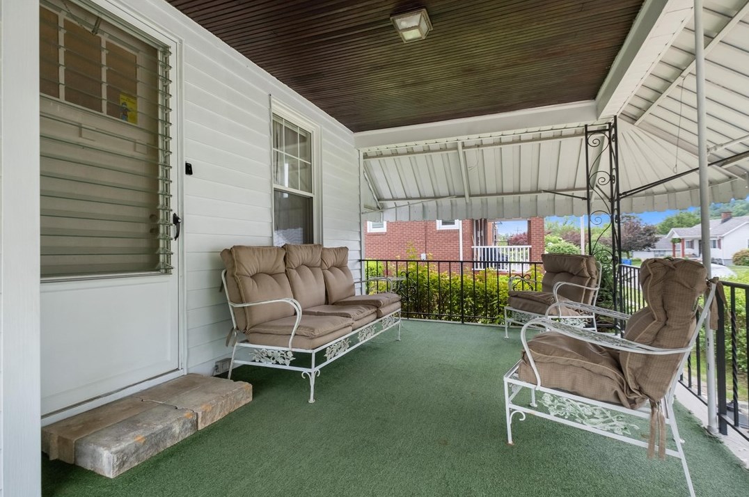 704 Louann St, Pittsburgh PA  15223-1024 exterior