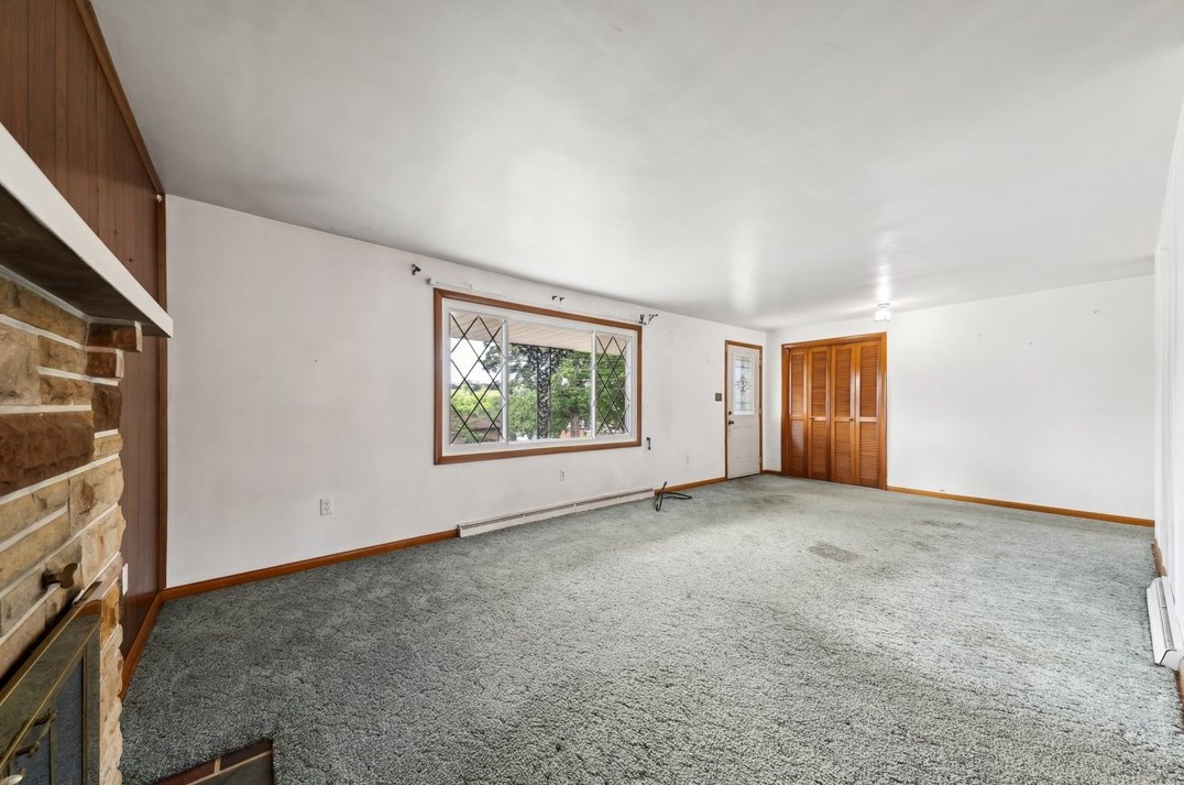 205 Melrose Dr, New Stanton, PA 15672