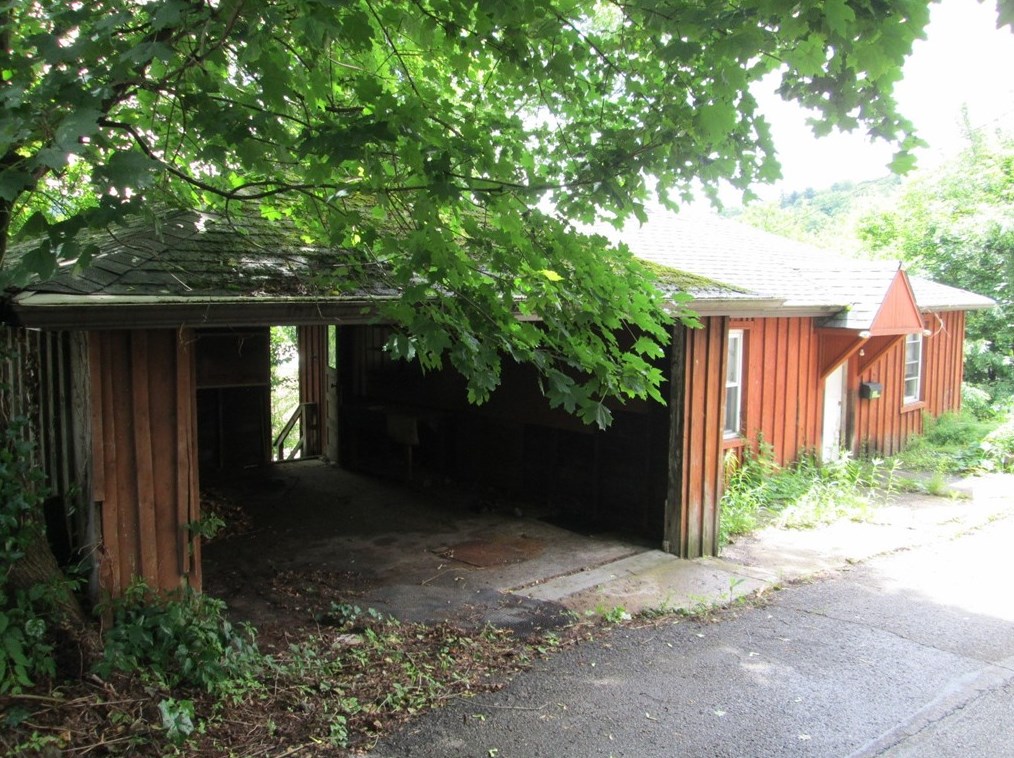 133 Siberian Ave #2, Leechburg, PA 15656