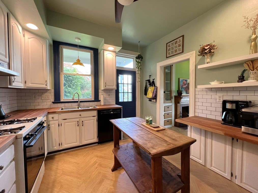41 Grant St, Greensburg PA  15601-1833 exterior