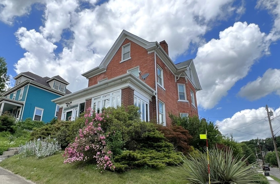 41 Grant St, Greensburg PA  15601-1833 exterior