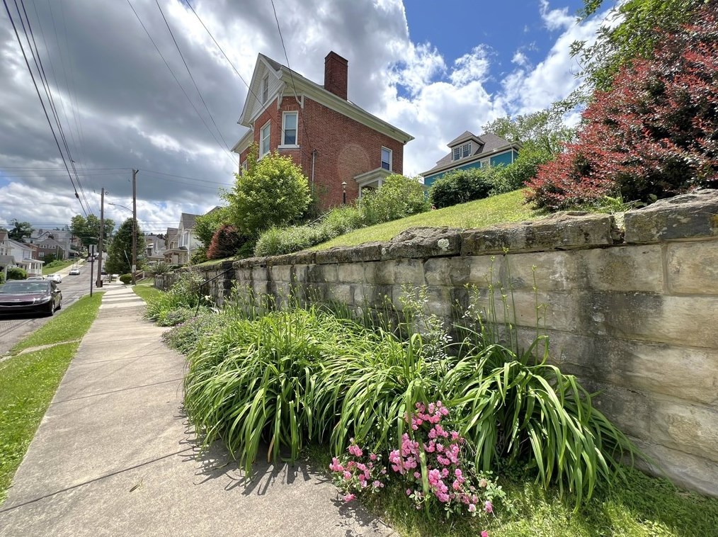 41 Grant St, Greensburg PA  15601-1833 exterior