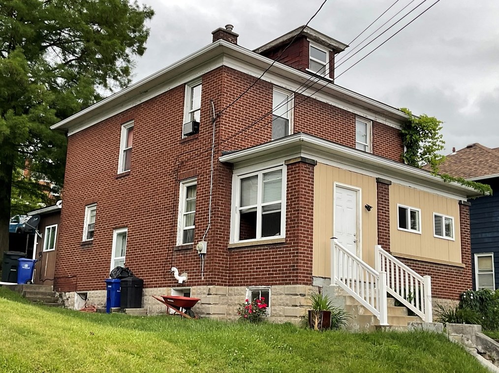 221 Ramsey Ave, Bridgeville PA 15017-1960 exterior