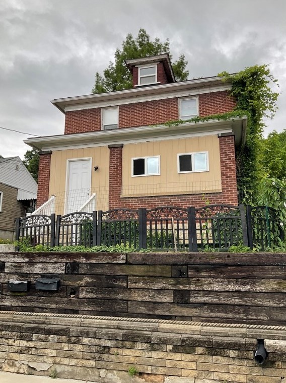 221 Ramsey Ave, Bridgeville PA 15017-1960 exterior