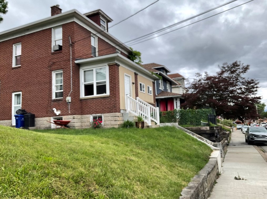 221 Ramsey Ave, Bridgeville PA 15017-1960 exterior