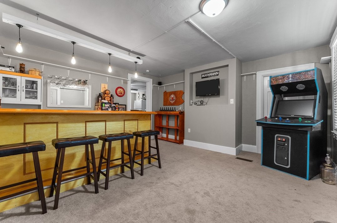 409 Lorenz Ave, Pittsburgh PA 15220-5734 exterior