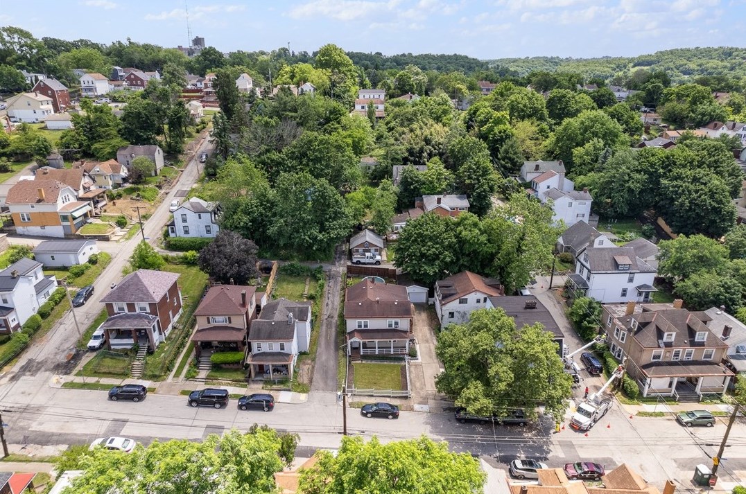 409 Lorenz Ave, Pittsburgh PA 15220-5734 exterior