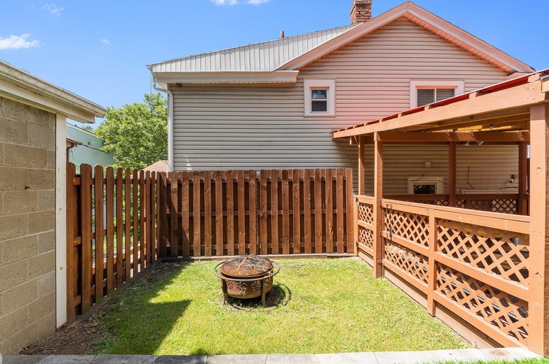 409 Lorenz Ave, Pittsburgh PA 15220-5734 exterior