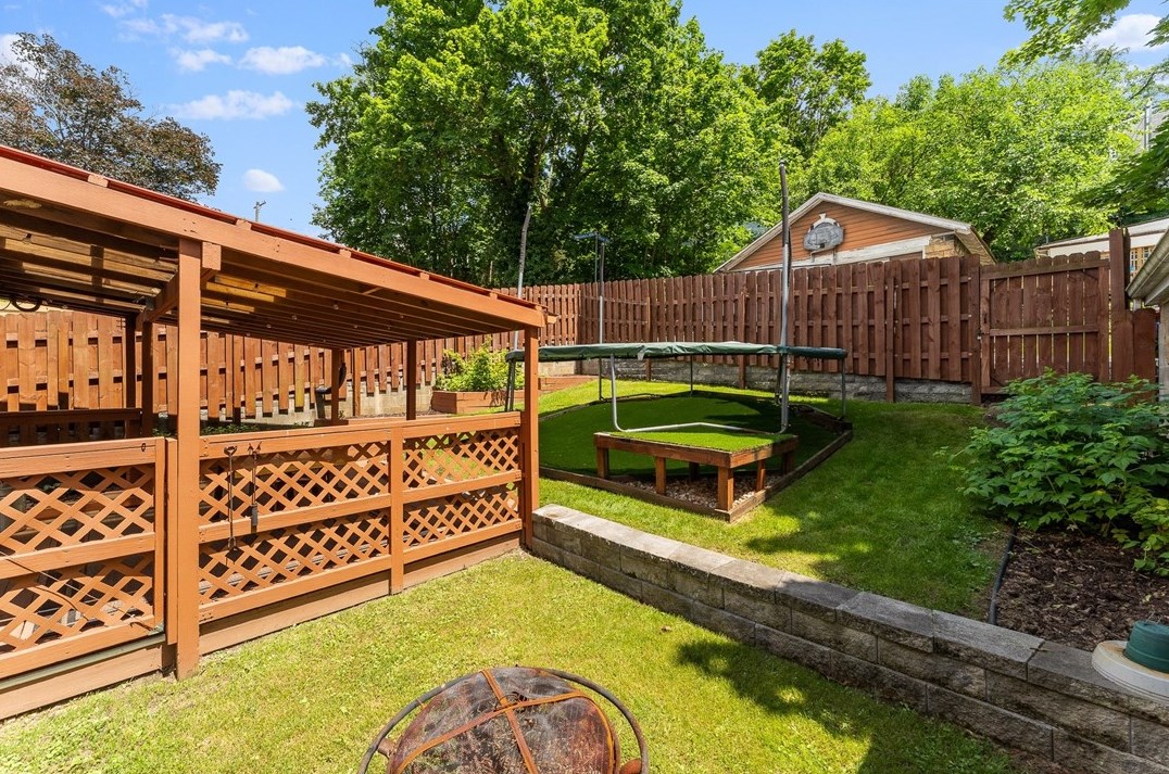 409 Lorenz Ave, Pittsburgh PA 15220-5734 exterior