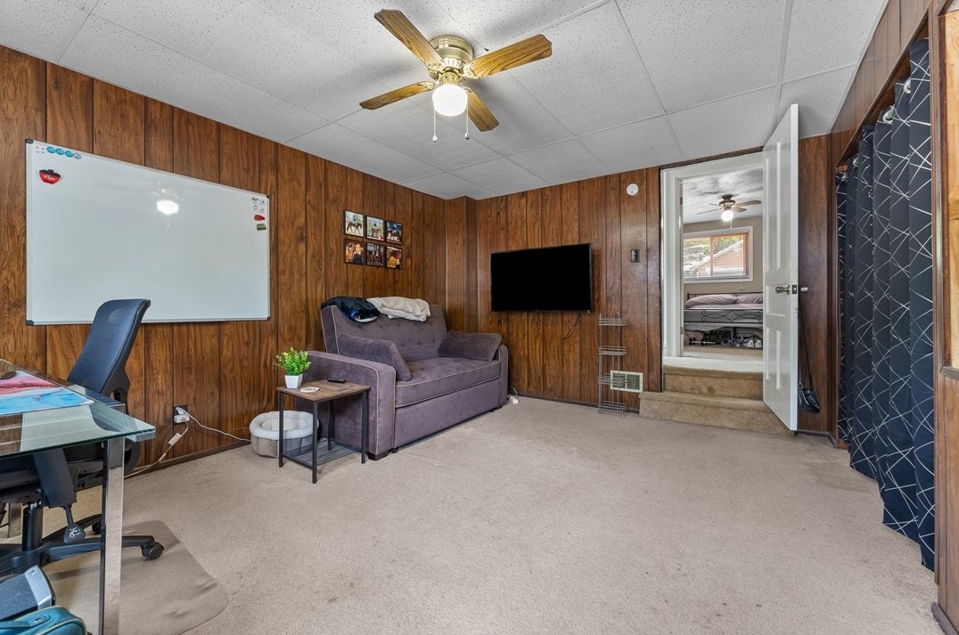 409 Lorenz Ave, Pittsburgh PA 15220-5734 exterior