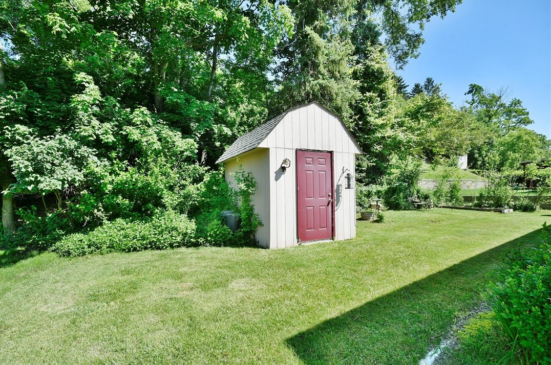 448 Temona Dr, Pittsburgh PA 15236-4249 exterior