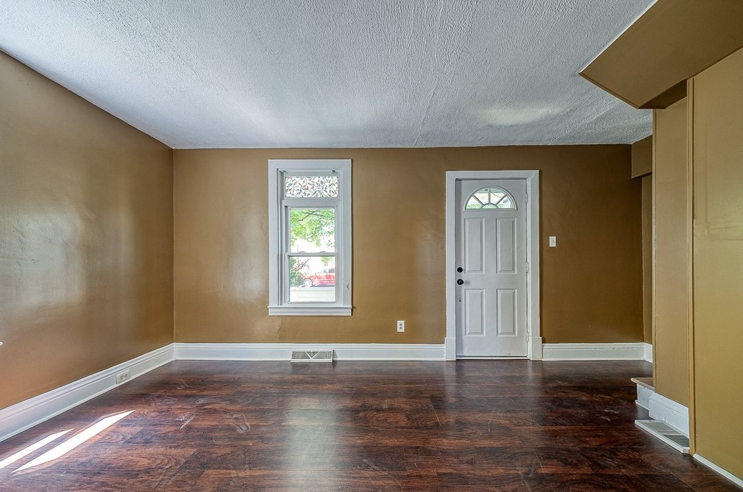 2411 2nd Ave, Koppel, PA 16136