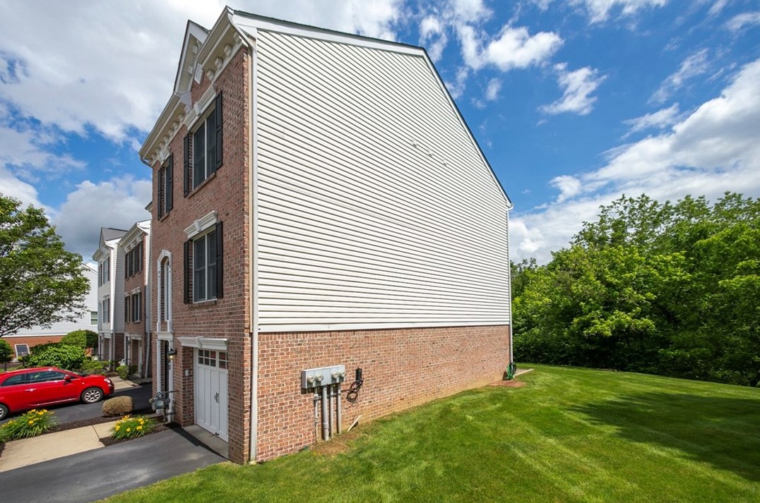 280 Overlook Ct, Moon Twp PA  15108-8980 exterior