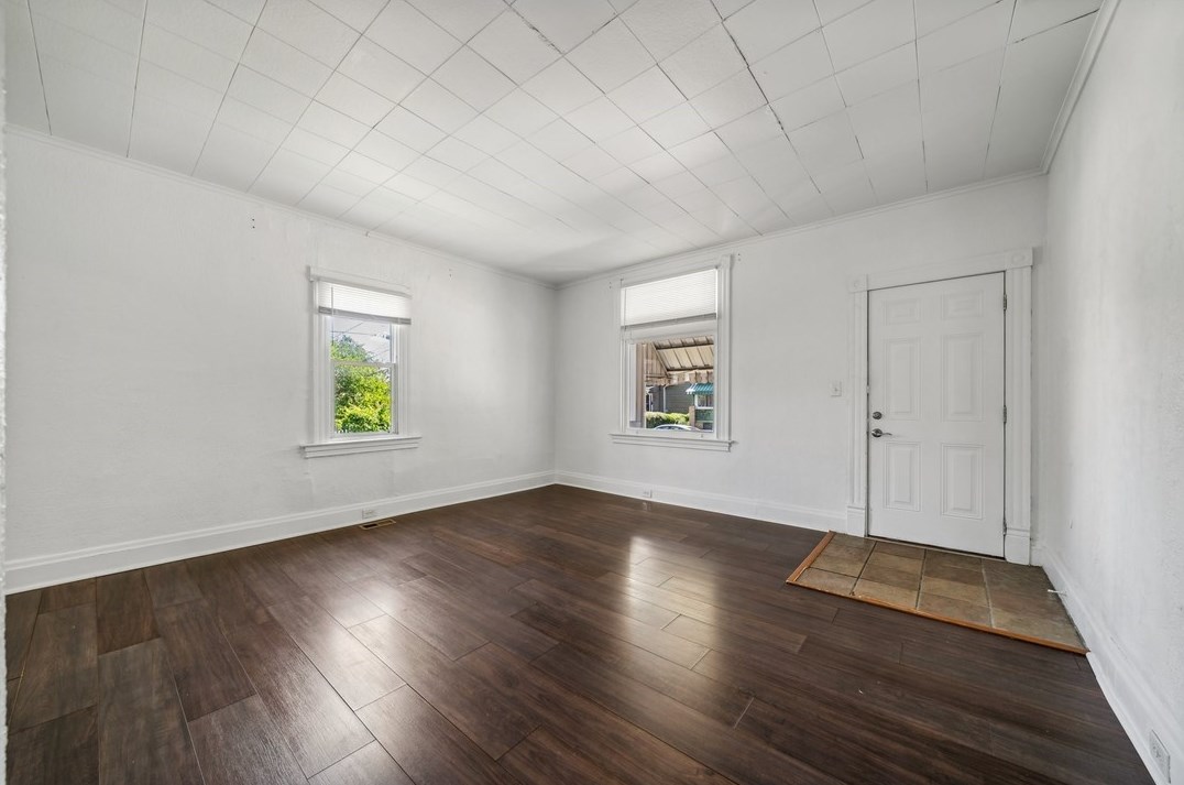 407 N 7th St, Jeannette, PA 15644
