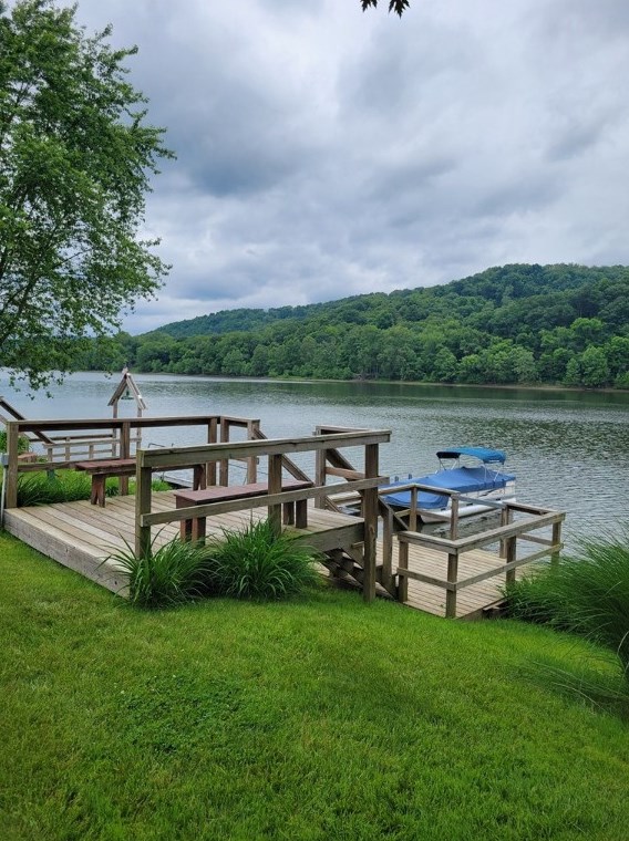 137 Upper Godfrey Dr, Leechburg, PA 15656