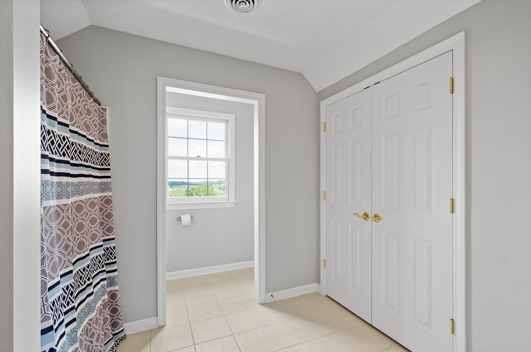 17 Kingswood Ct, Washington PA 15301-9600 exterior