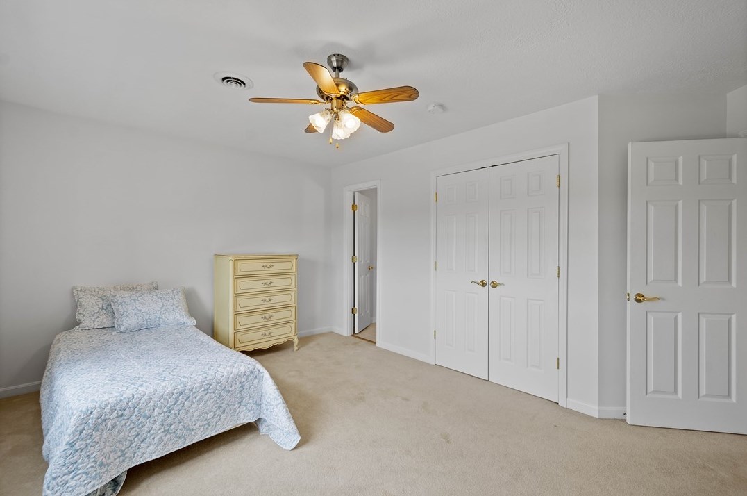 17 Kingswood Ct, Washington PA 15301-9600 exterior