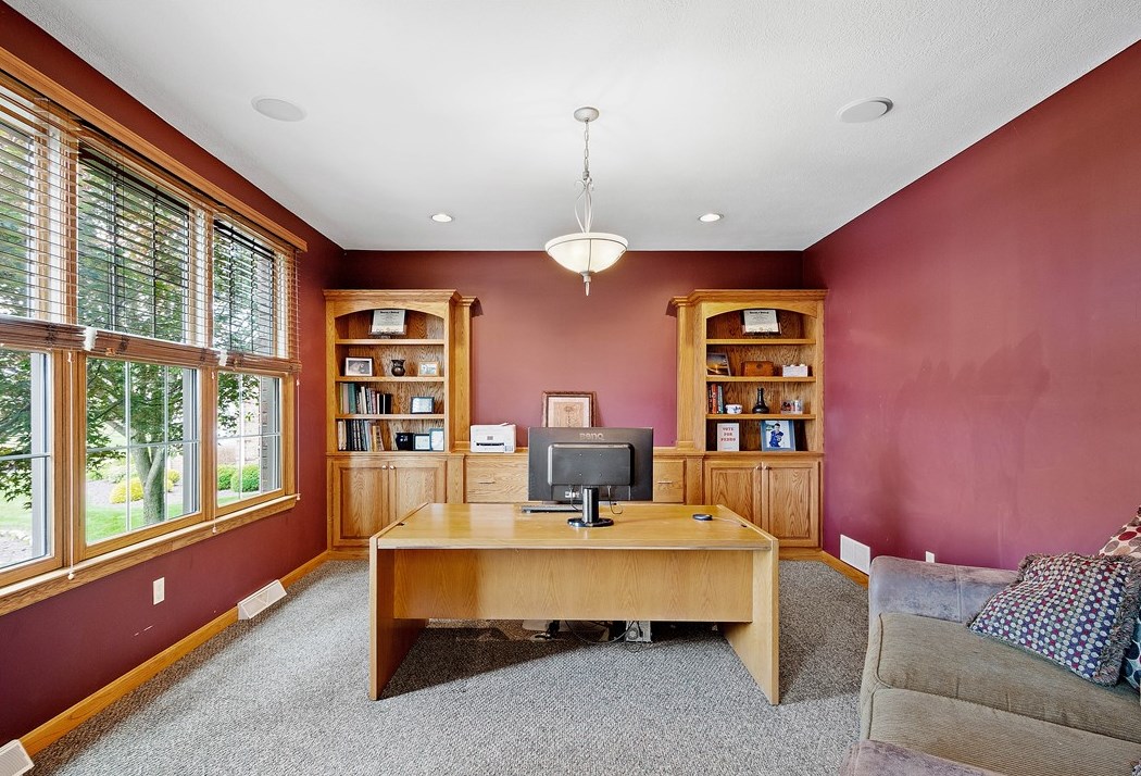 17 Kingswood Ct, Washington PA 15301-9600 exterior