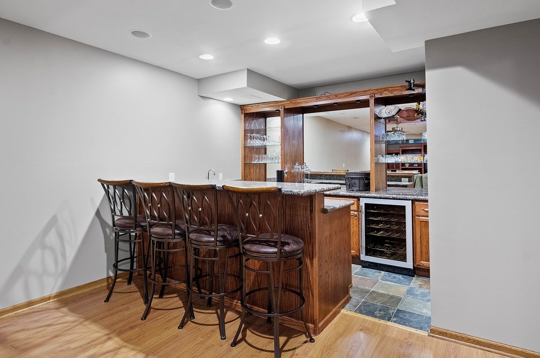 17 Kingswood Ct, Washington PA 15301-9600 exterior